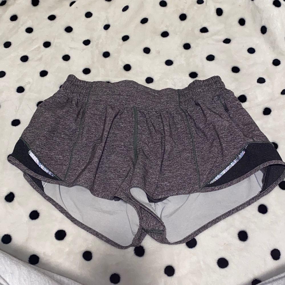 LULULEMON hotty hot 2.5” inseam shorts